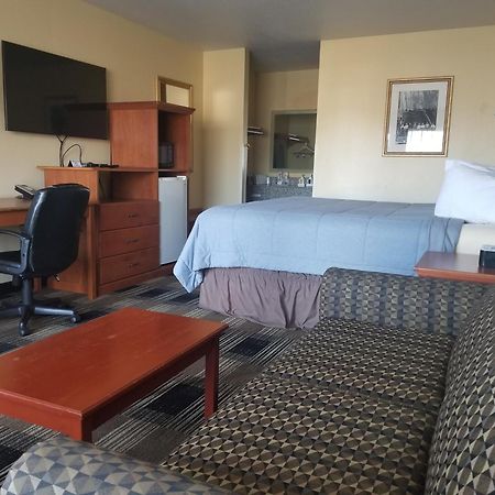 Oakridge Inn & Suites エクステリア 写真