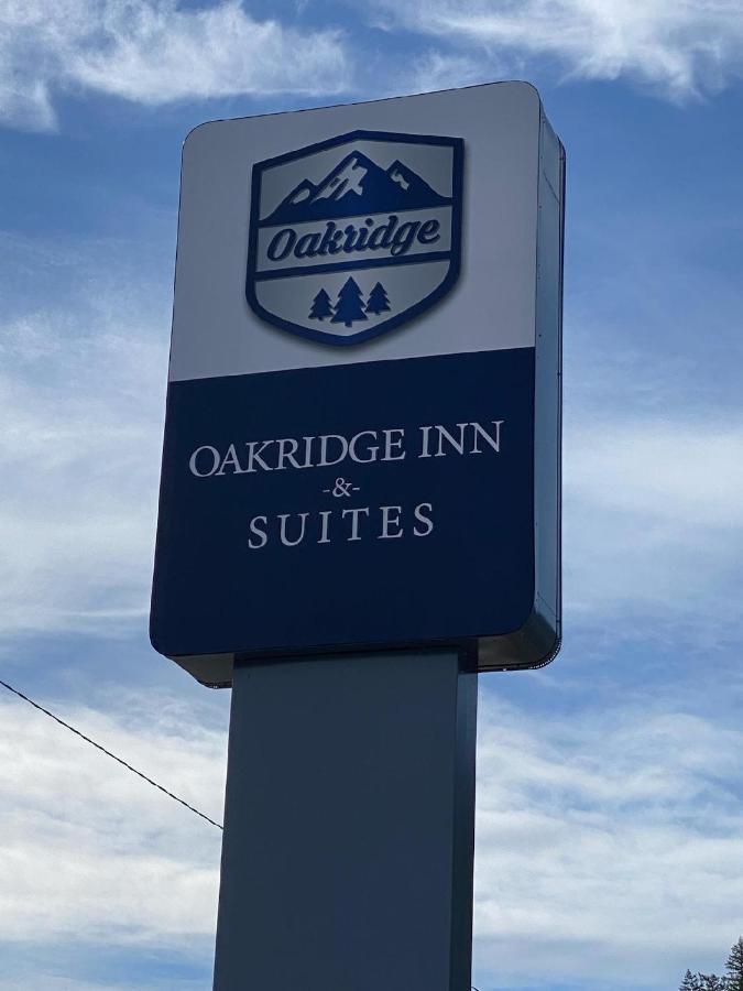 Oakridge Inn & Suites エクステリア 写真