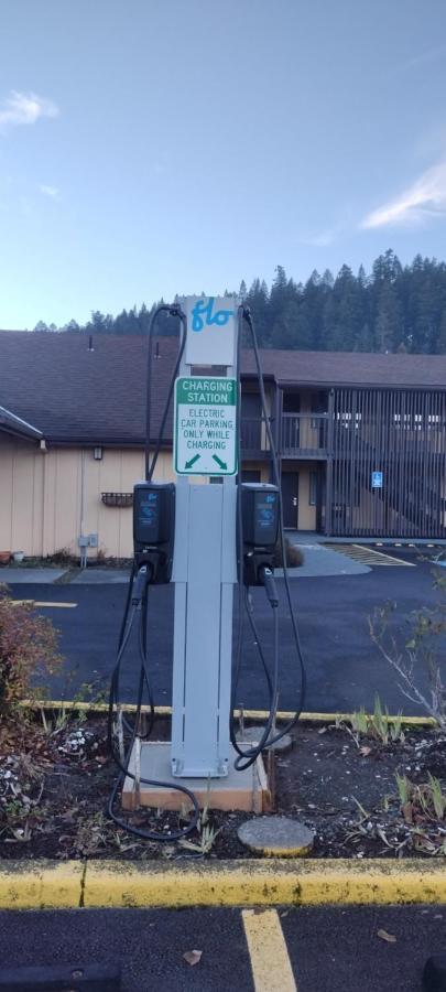 Oakridge Inn & Suites エクステリア 写真