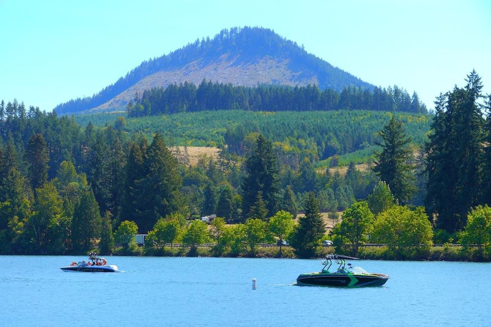 Oakridge Inn & Suites エクステリア 写真