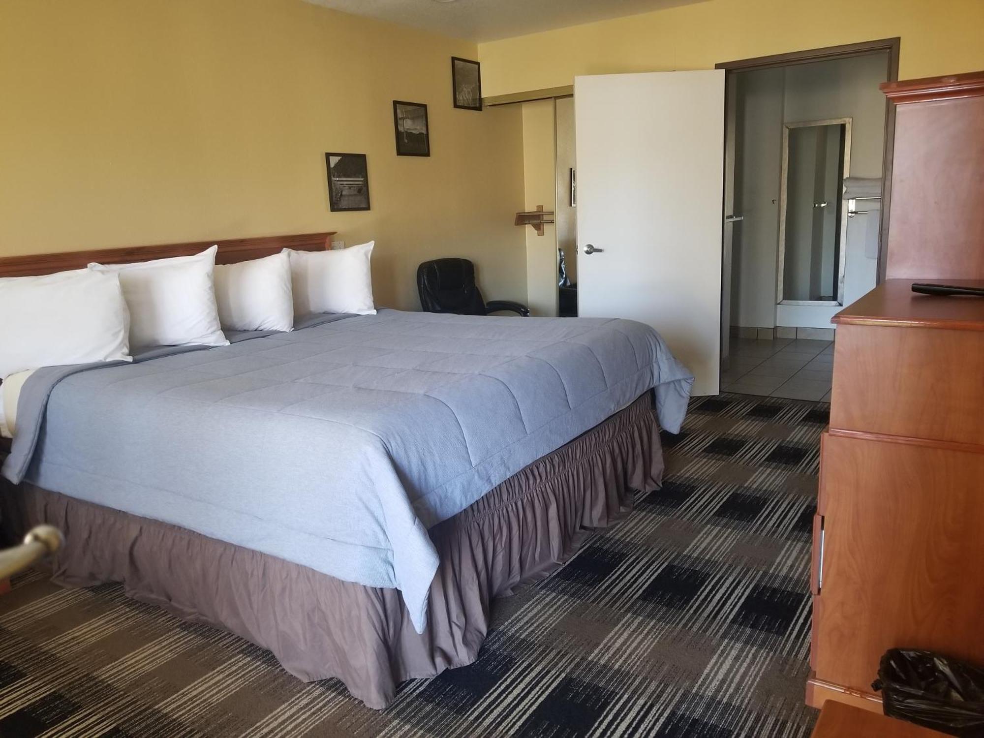 Oakridge Inn & Suites エクステリア 写真
