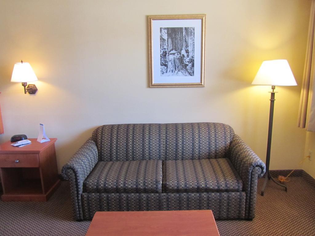 Oakridge Inn & Suites エクステリア 写真
