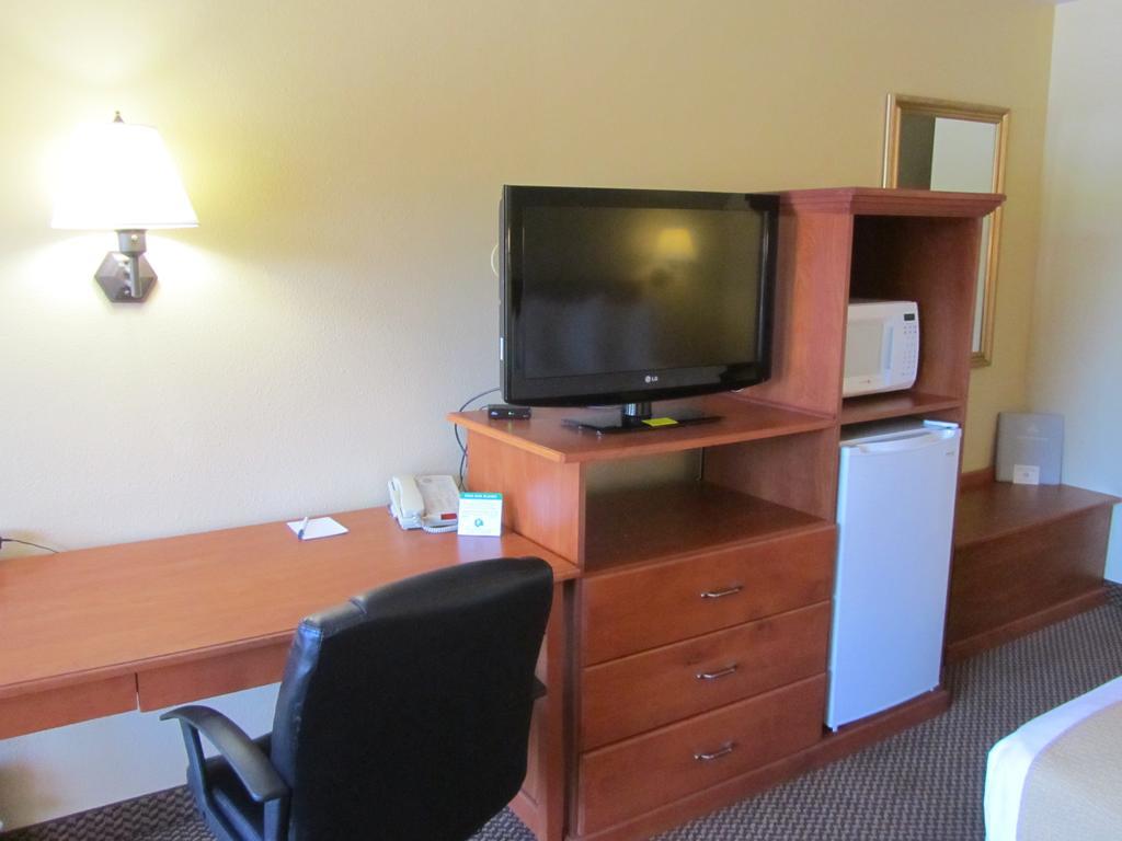 Oakridge Inn & Suites エクステリア 写真
