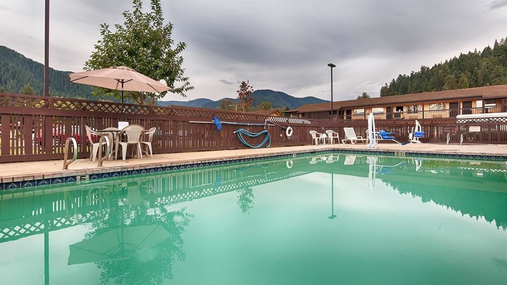 Oakridge Inn & Suites エクステリア 写真