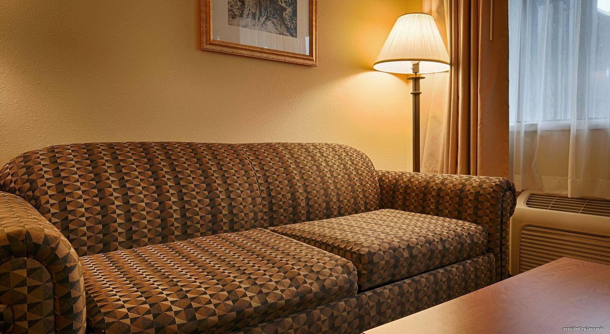 Oakridge Inn & Suites エクステリア 写真