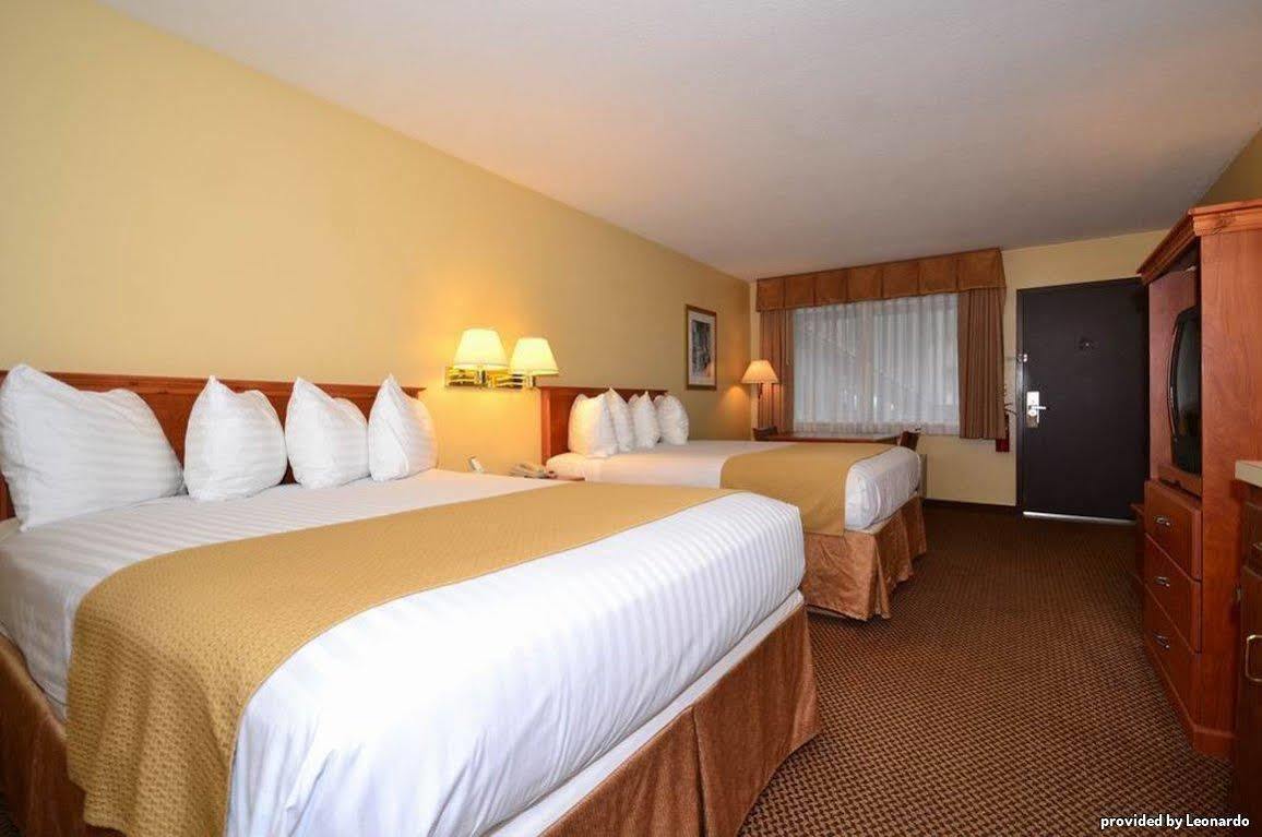 Oakridge Inn & Suites エクステリア 写真