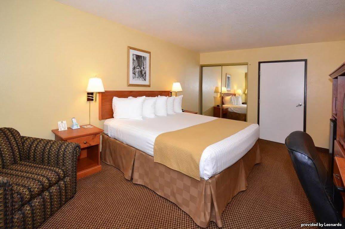 Oakridge Inn & Suites 部屋 写真
