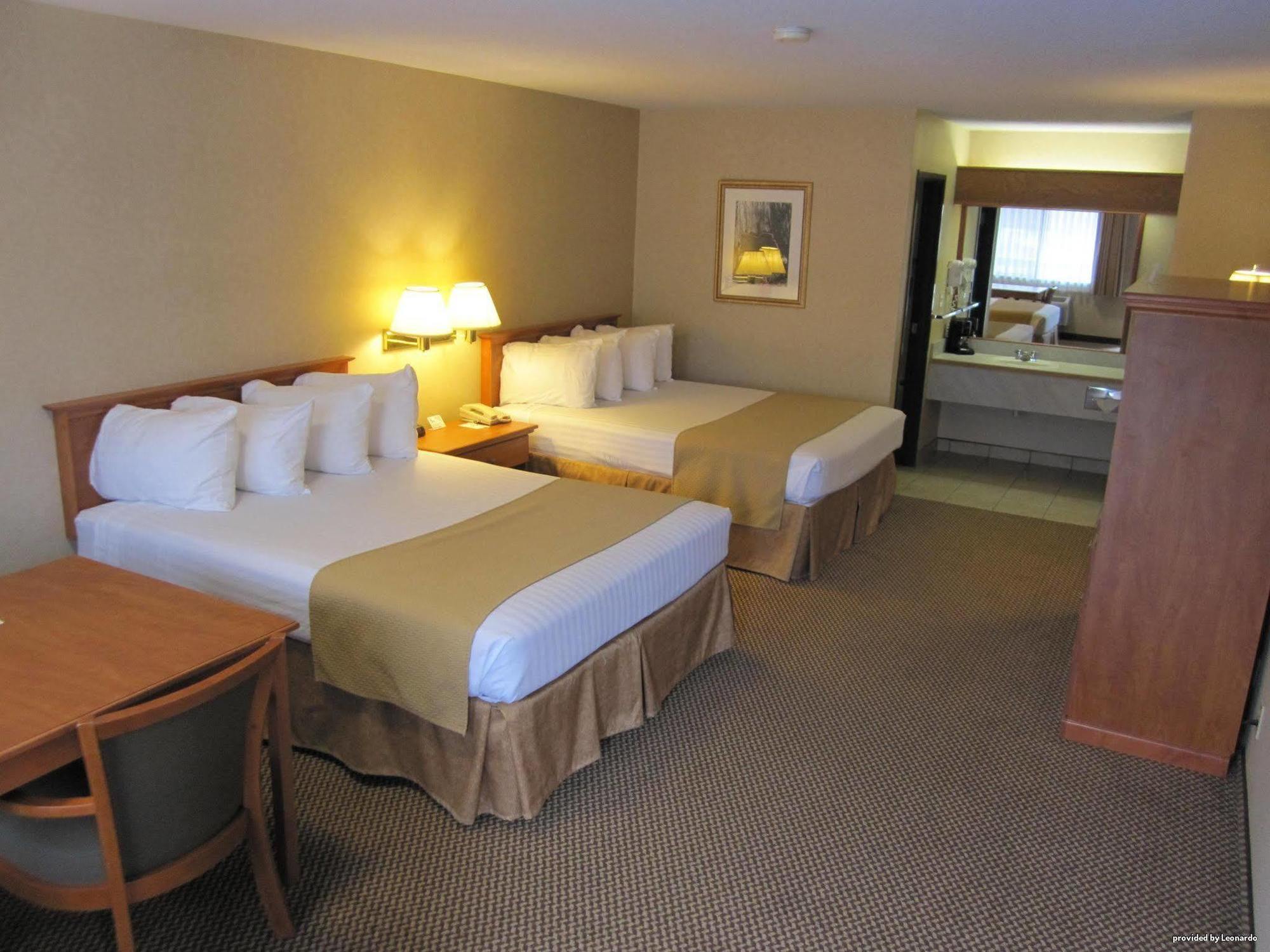 Oakridge Inn & Suites エクステリア 写真
