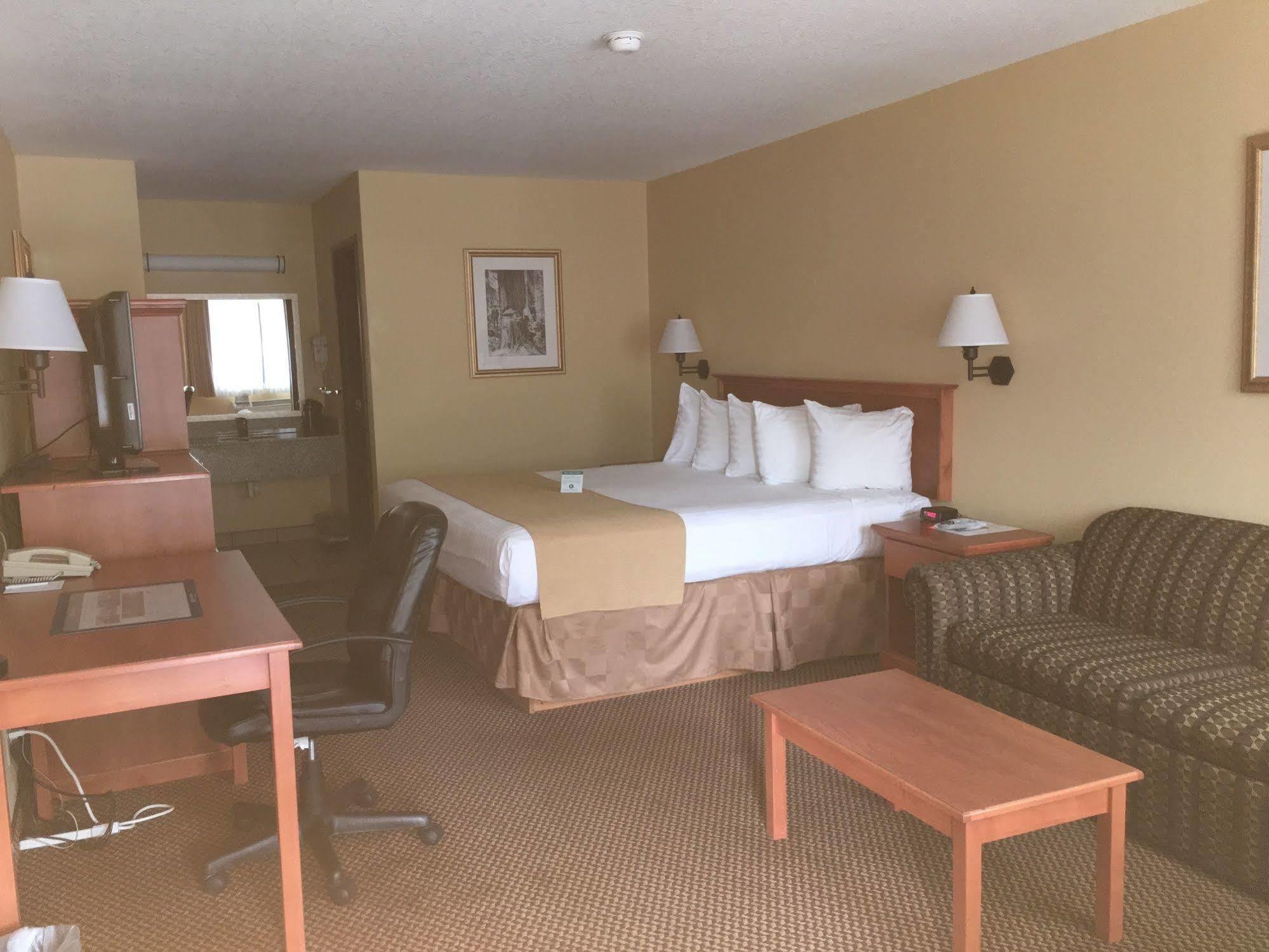Oakridge Inn & Suites エクステリア 写真