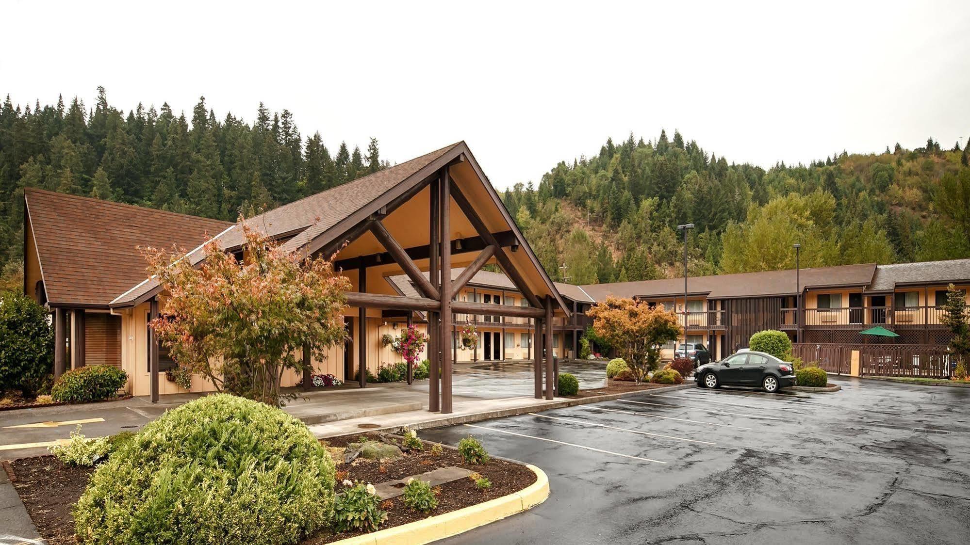Oakridge Inn & Suites エクステリア 写真