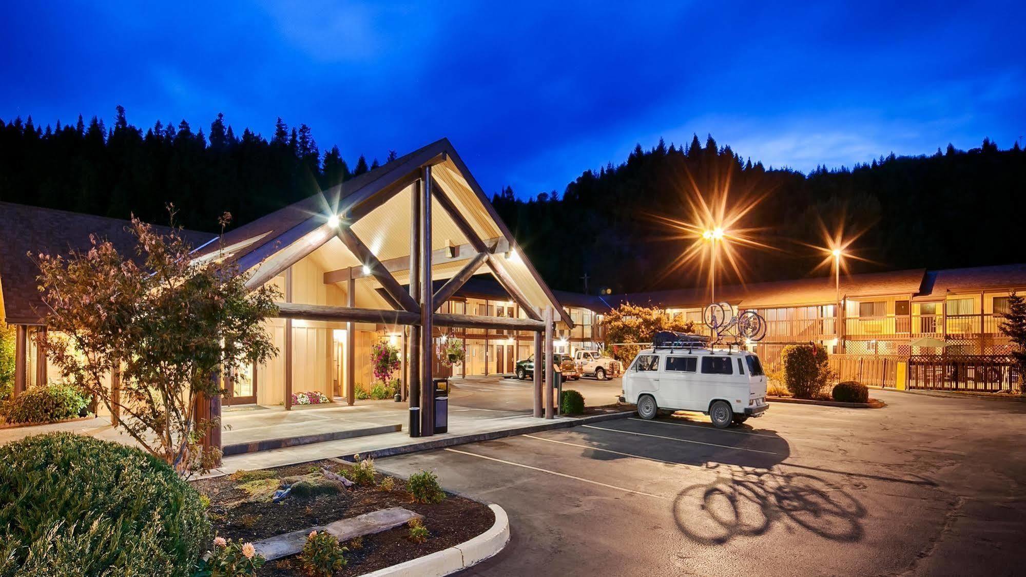 Oakridge Inn & Suites エクステリア 写真