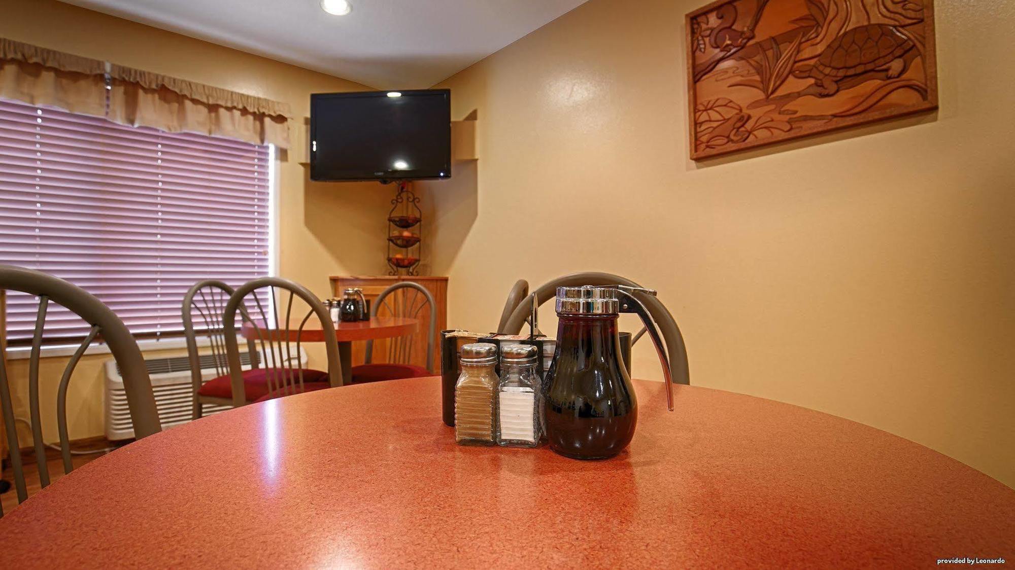 Oakridge Inn & Suites エクステリア 写真